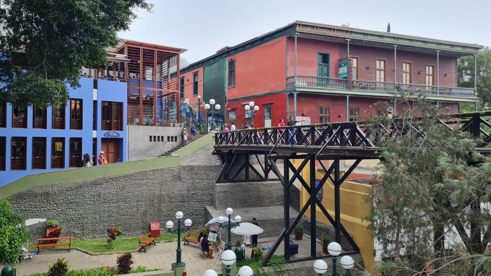 Barranco Walking Tour with Magic Water Circuit & Dinner Show foto 3