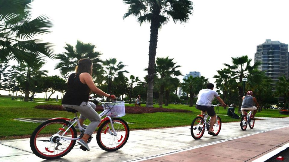Aula de Surf em Miraflores e Passeio de Bicicleta foto 4